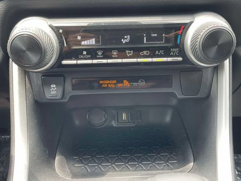 Used 2020 Toyota RAV4 LE FWD image 28