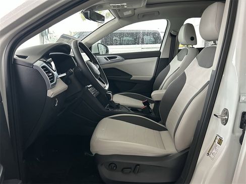 New 2026 Volkswagen Taos SE image 10