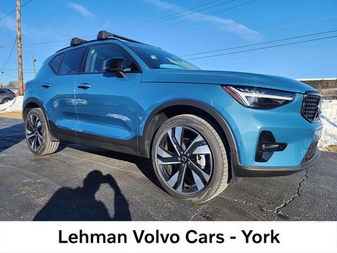 Certified 2025 Volvo XC40 B5 Ultra image 1