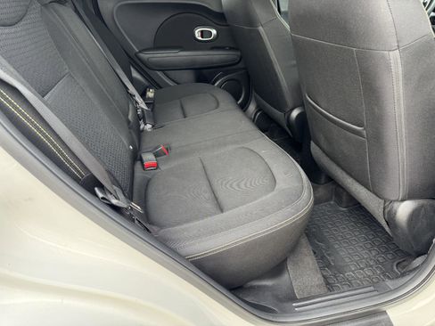 Used 2016 Kia Soul + image 18