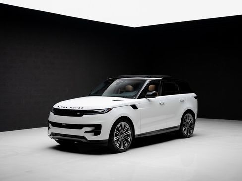 Used 2024 Land Rover Range Rover Sport SE image 4