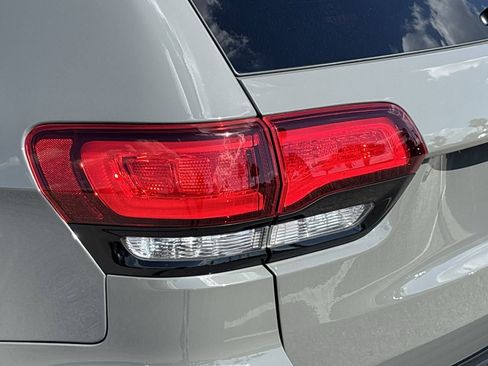 Used 2019 Jeep Grand Cherokee Altitude RWD image 7