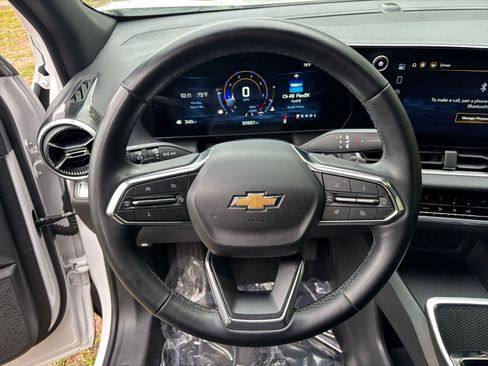 Used 2025 Chevrolet Equinox LT image 29