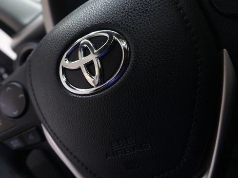 Used 2016 Toyota RAV4 XLE FWD image 21
