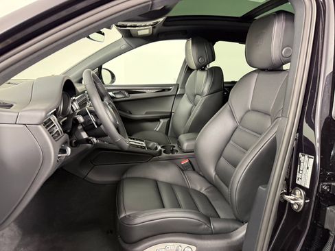 Certified 2026 Porsche Macan AWD/4WD image 5