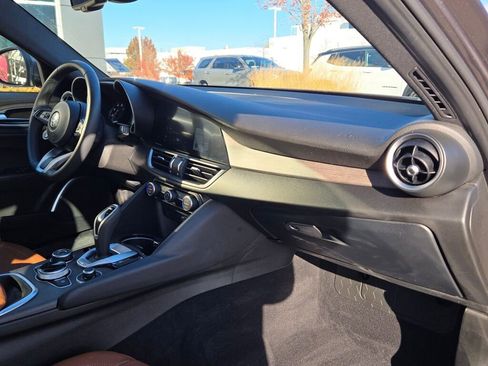 Used 2022 Alfa Romeo Giulia Ti image 6