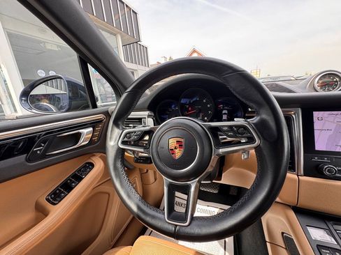Used 2018 Porsche Macan AWD/4WD image 21