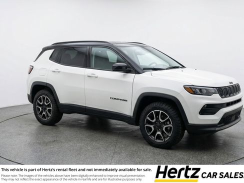 Used 2025 Jeep Compass Trailhawk image 1