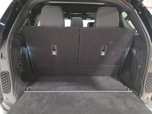 Certified 2025 Land Rover Discovery Dynamic SE AWD/4WD image 11