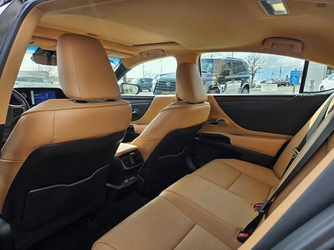 Used 2025 Lexus ES 350 w/ Premium Package image 16