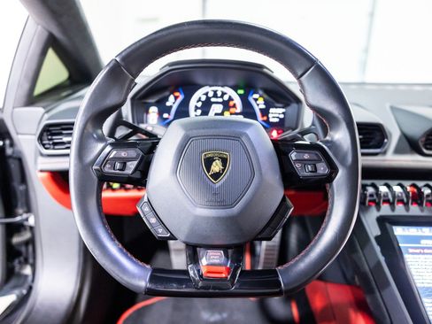 Used 2021 Lamborghini Huracan EVO RWD image 38