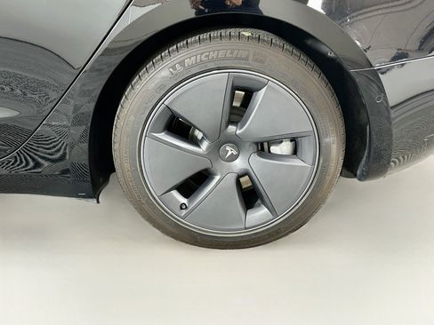 Used 2022 Tesla Model 3 Standard Range RWD image 11