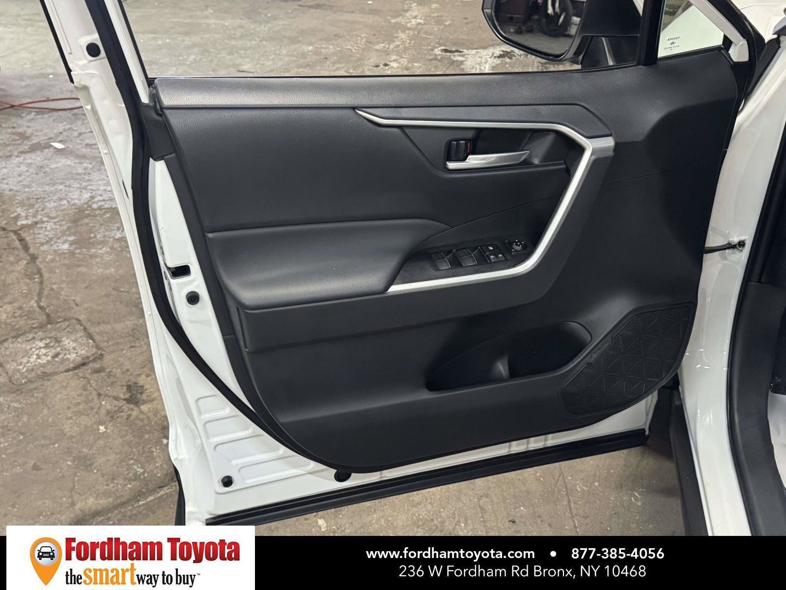 Used 2025 Toyota RAV4 XLE w/ Convenience Package AWD/4WD image 16