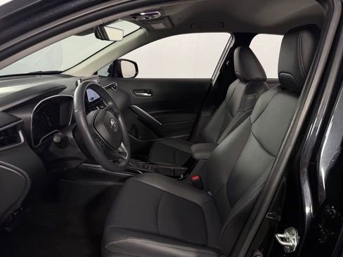 Used 2023 Toyota Corolla Cross XLE image 14
