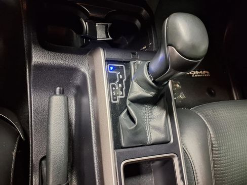 Used 2022 Toyota Tacoma Limited w/ Nightshade Package image 18