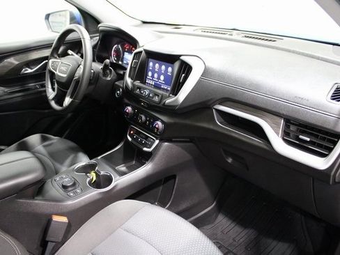 Used 2024 GMC Terrain SLE w/ Driver Convenience Package image 28