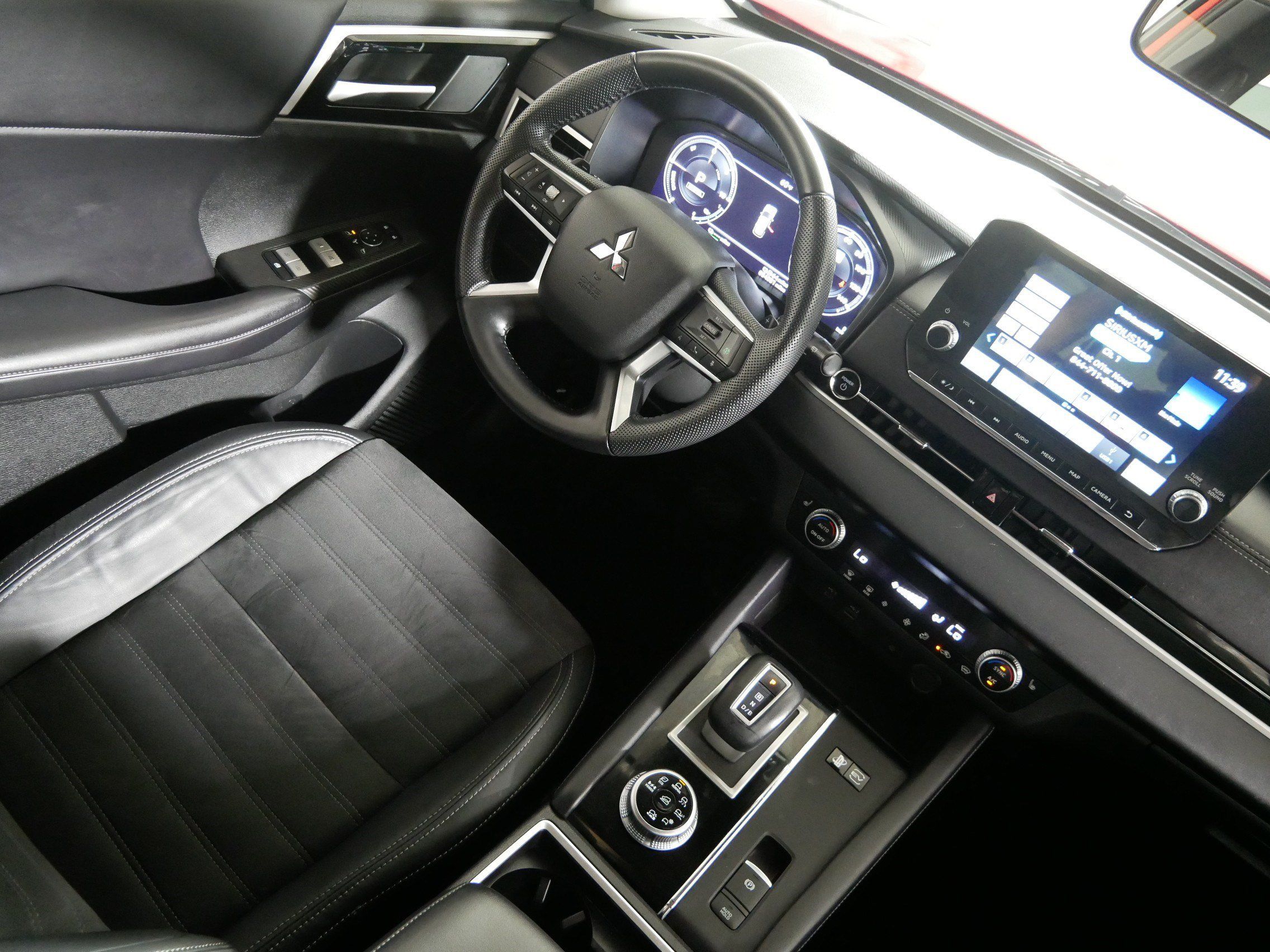 Used 2023 Mitsubishi Outlander SE AWD/4WD image 9