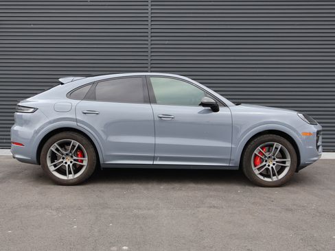 Certified 2024 Porsche Cayenne S AWD/4WD image 9