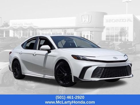 Used 2025 Toyota Camry SE FWD image 20