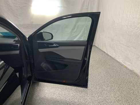 Used 2024 Volkswagen Taos SE FWD image 21