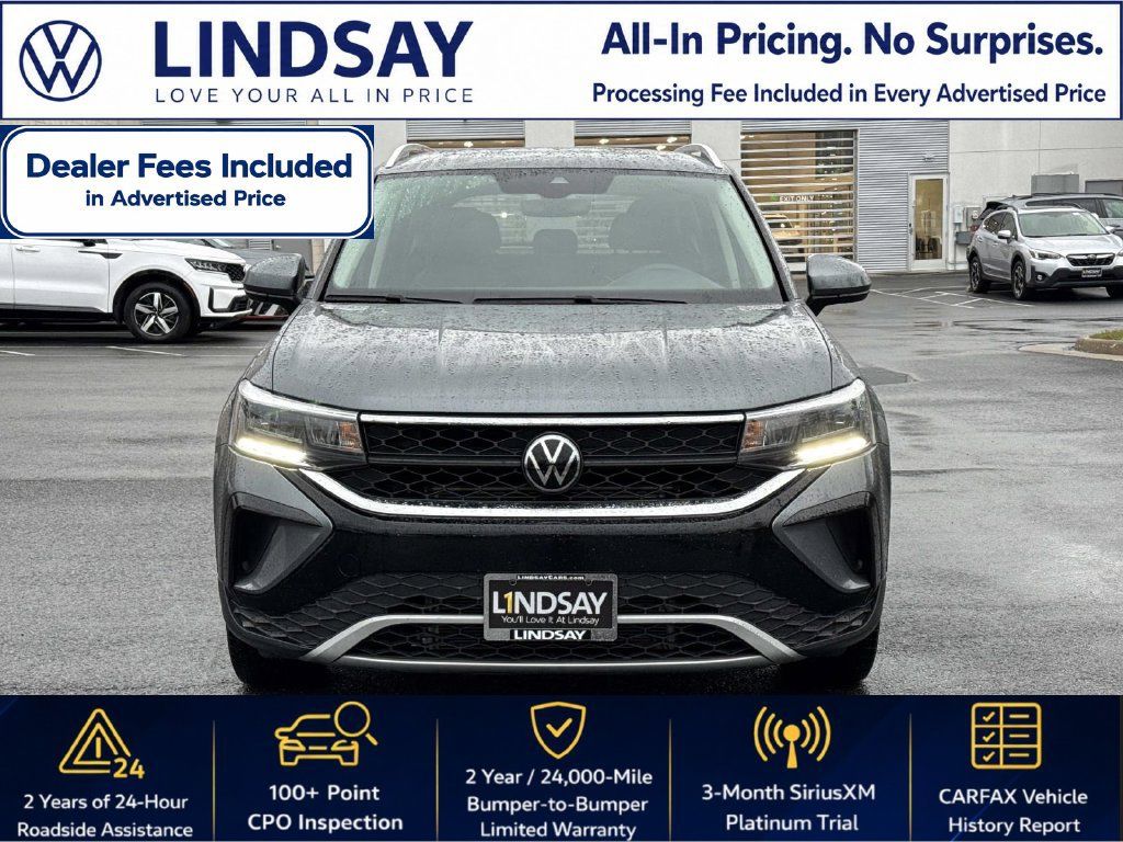 Used 2023 Volkswagen Taos SE w/ Panoramic Sunroof Package FWD image 8