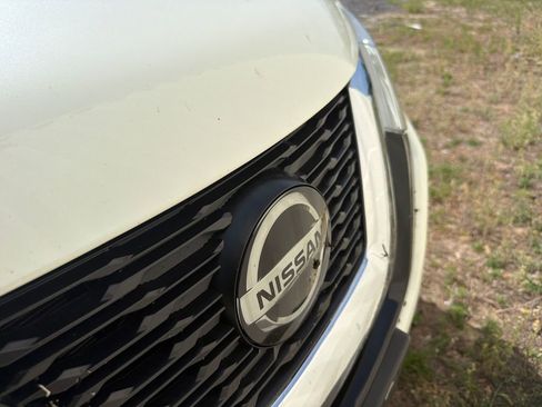 Used 2019 Nissan Rogue SL FWD image 16