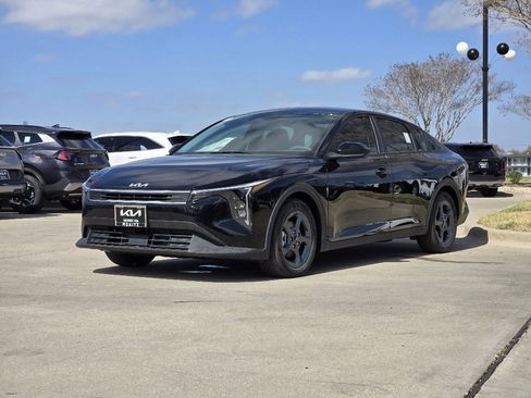New 2026 Kia K4 LXS image 2