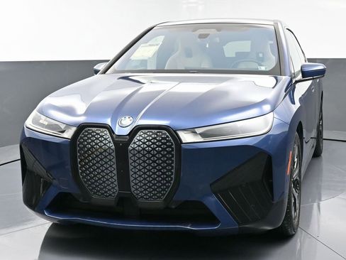 Used 2022 BMW iX xDrive50 w/ Sport Package image 5