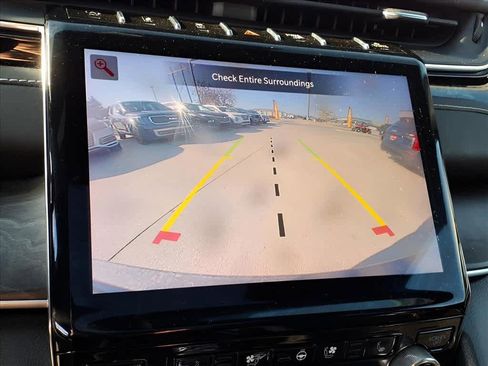 Used 2022 Jeep Grand Cherokee Overland w/ Luxury Tech Group IV AWD/4WD image 18
