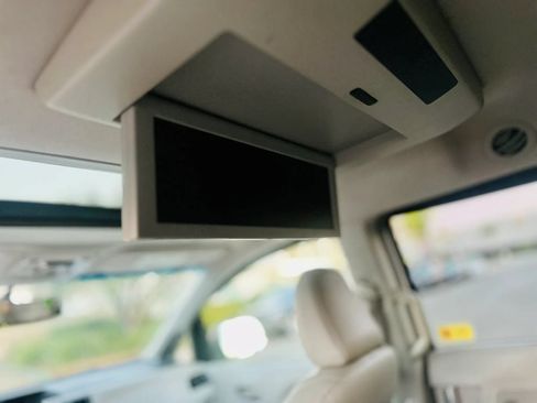 Used 2014 Toyota Sienna XLE w/ XLE Premium Package FWD image 14