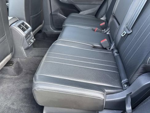 Used 2022 Volkswagen Tiguan SE R-Line image 16