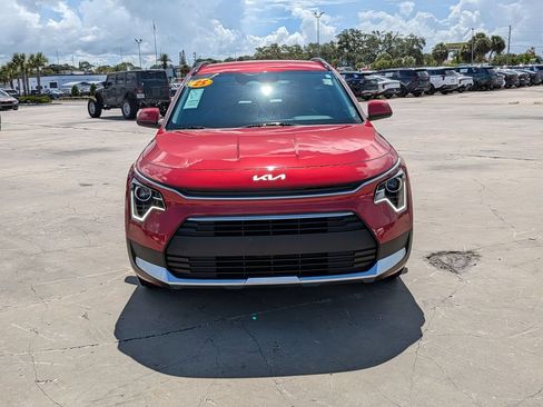 Certified 2025 Kia Niro LX FWD image 2