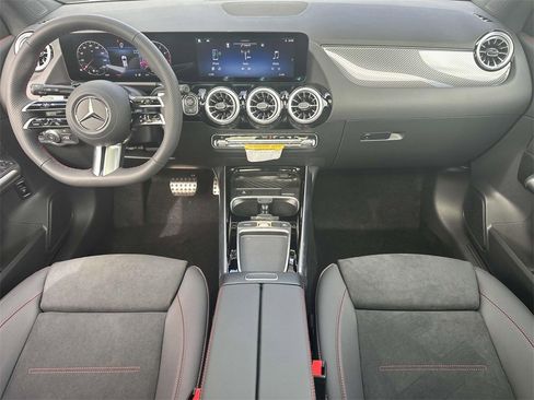 New 2025 Mercedes-Benz GLA 250 image 25