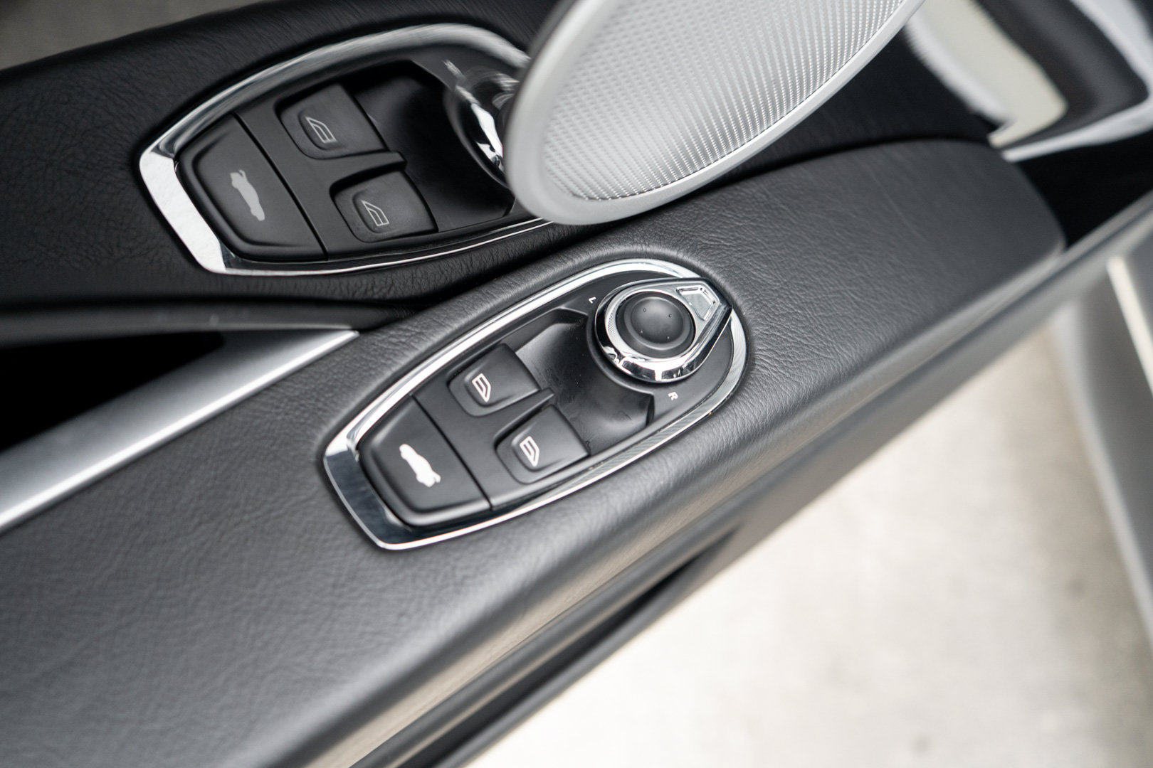 Used 2019 Aston Martin DB11 Coupe RWD image 14