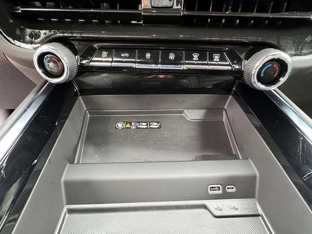 Certified 2025 Chevrolet Tahoe High Country AWD/4WD image 33