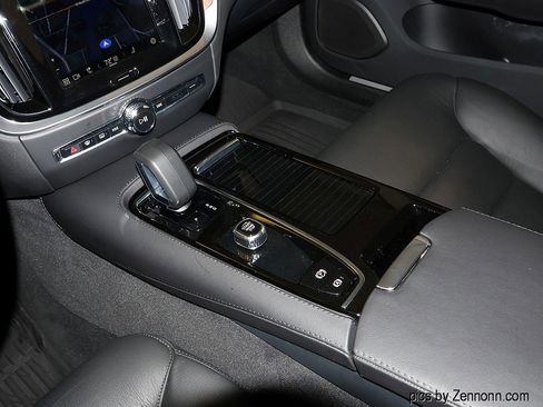 Used 2023 Volvo S60 T8 Plus image 24