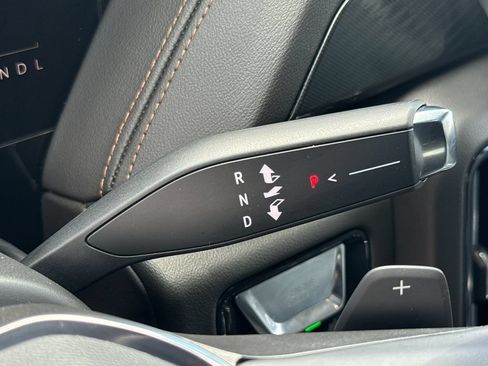 Certified 2025 GMC Yukon XL AT4 w/ AT4 Premium Package AWD/4WD image 33