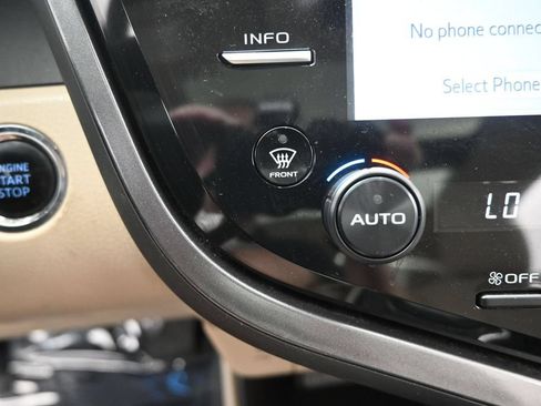 Used 2018 Toyota Camry XLE FWD image 29