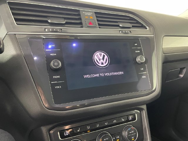 Used 2020 Volkswagen Tiguan SE w/ Panoramic Sunroof Package AWD/4WD image 7