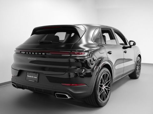 Certified 2025 Porsche Cayenne image 12