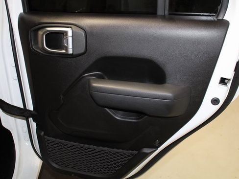 Used 2024 Jeep Wrangler Unlimited image 23