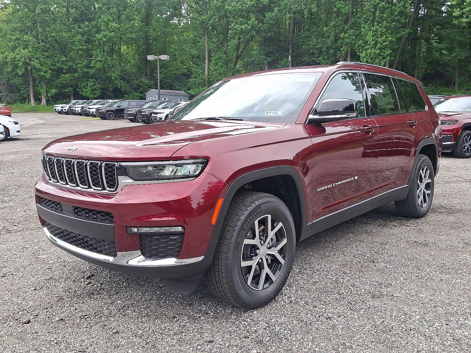 New 2025 Jeep Grand Cherokee L Limited AWD/4WD image 2