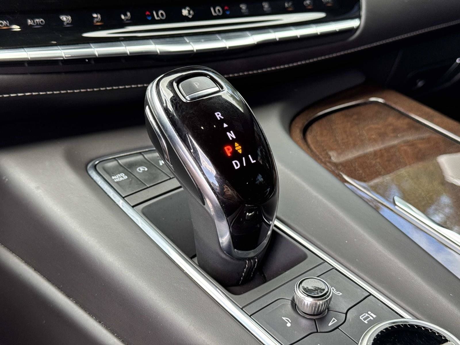 Used 2023 Cadillac Escalade Premium Luxury Platinum AWD/4WD image 22