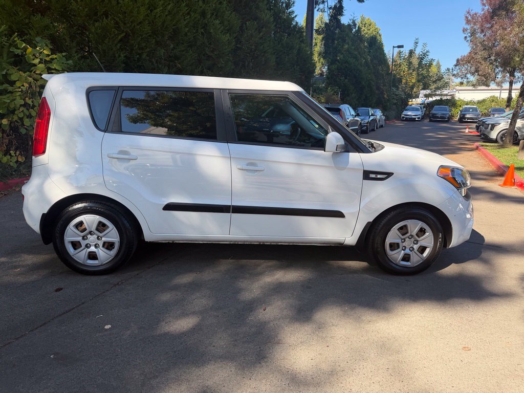 Used 2013 Kia Soul FWD image 2