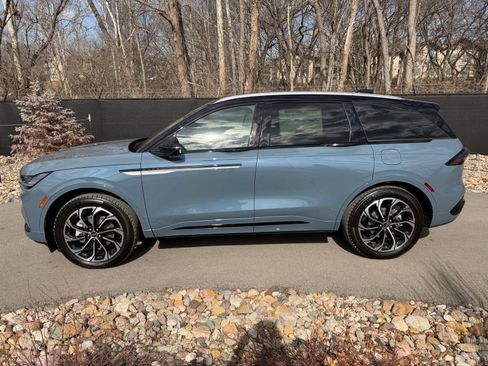 New 2026 Lincoln Nautilus Reserve image 2