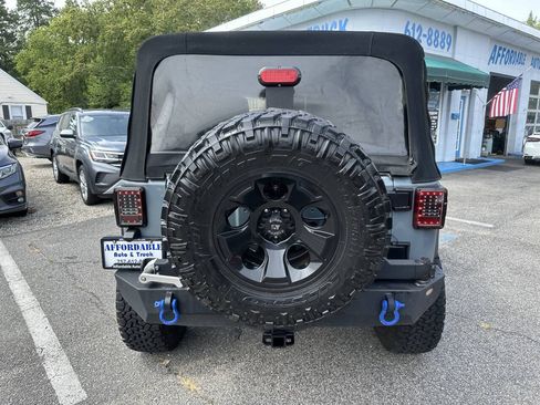 Used 2015 Jeep Wrangler Unlimited Sport w/ Quick Order Package 24S AWD/4WD image 10