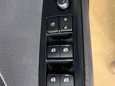 Used 2020 Toyota Camry XLE FWD image 17