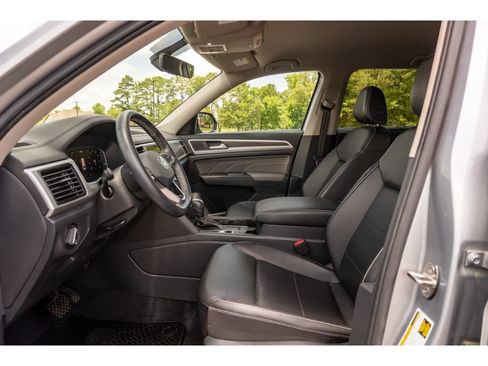 Used 2023 Volkswagen Atlas SE w/ Black Wheel Package FWD image 11