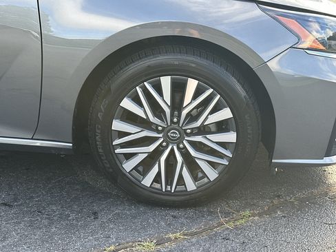 Used 2024 Nissan Altima 2.5 SV FWD image 12
