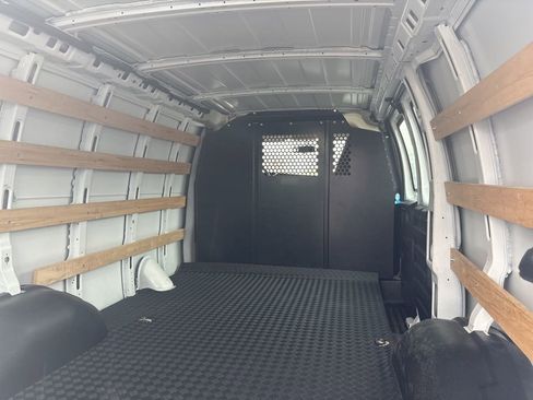 Used 2024 GMC Savana 2500 w/ Driver Convenience Package image 7